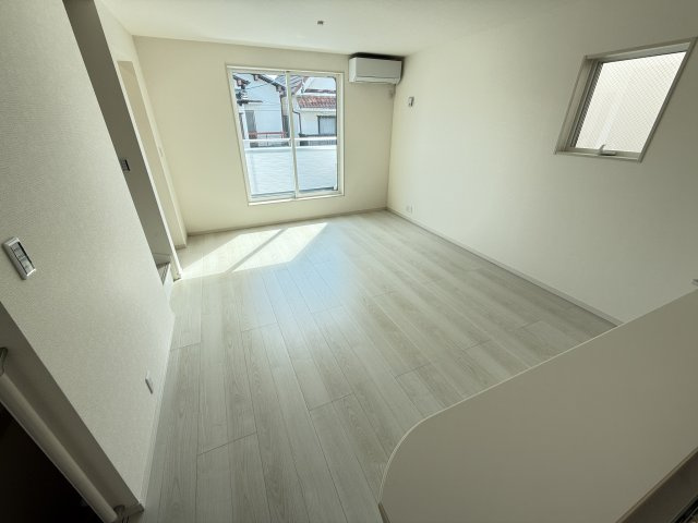 深井中町全1棟の居間・リビング