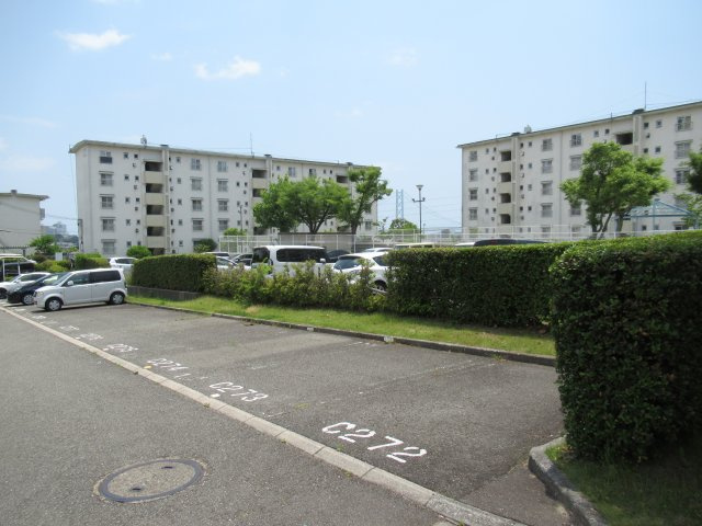 明石舞子３Ｋの駐車場|駐車場があるので、車を買う予定の方も安心です