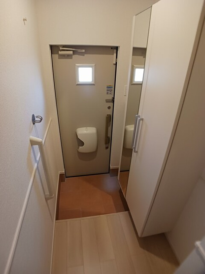 【玄関】 | アンバーベル・Ⅱ | 収納もある玄関です
