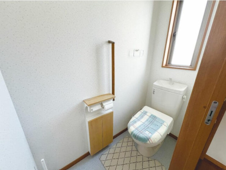 高知市若松町　中古一戸建てのトイレ|2Fにもトイレがあるので忙しい朝や就寝前もスムーズに。