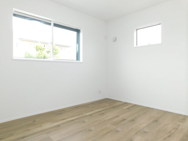 弥富市平島東３丁目の新築一戸建の洋室|◇洋室◇　　２面採光で明るい洋室５．５帖　全居室収納完備！