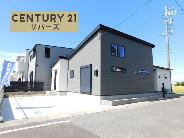 弥富市平島東３丁目の新築一戸建の前面道路含む現地写真|☆人気の平屋☆　　新価格！！いつでも見学出来ます♪お問合せ当日、平日、水曜、夜間でもＯＫ）　開放的な角地！　ＺＥＨ基準の断熱仕様♪　駐車並列２台ＯＫ！　南面に庭付き♪