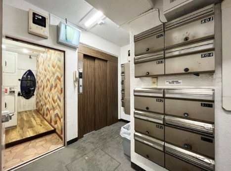 新宿区榎町の賃貸マンションのエントランス