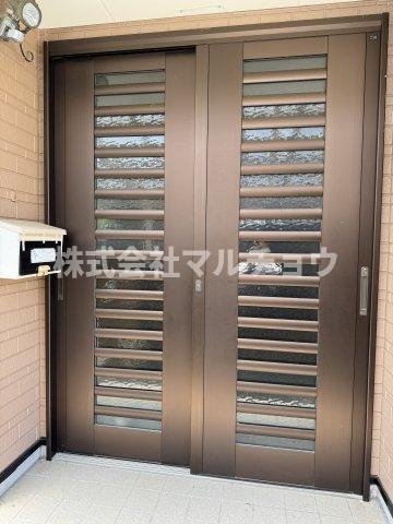 下三栖戸建の玄関|落ち着いた玄関です
