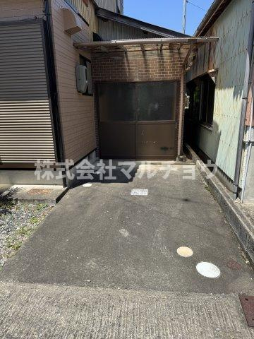 下三栖戸建の駐車場
