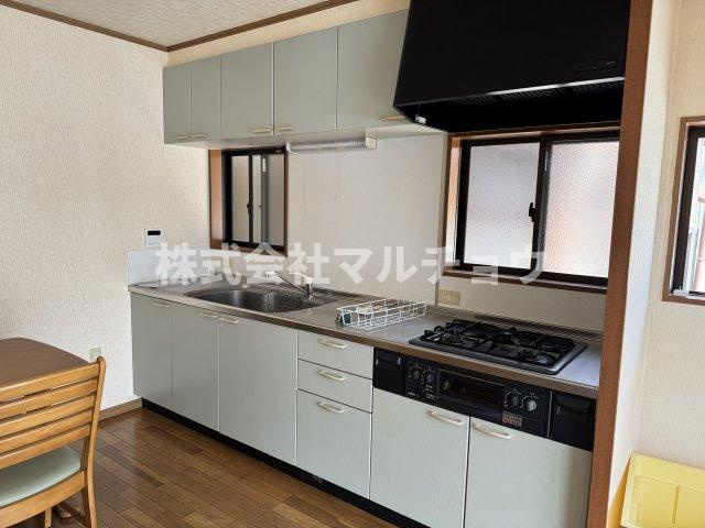 下三栖戸建のキッチン|使いやすいキッチンです