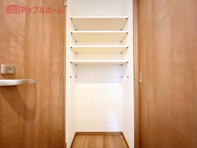 熊谷市久保島 第2期 新築戸建　の収納|1階ホール収納