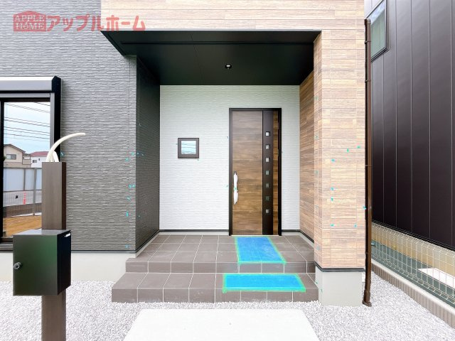 熊谷市久保島　新築戸建　の玄関