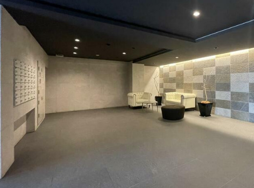 エストゥルース両国のロビー