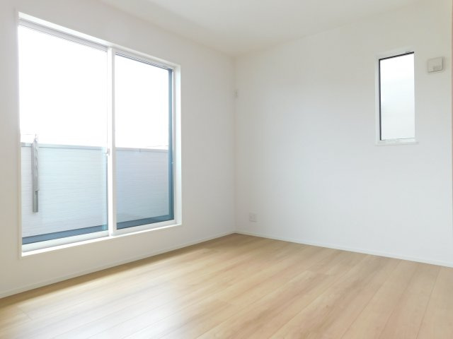 海部郡蟹江町宝３丁目の新築一戸建の洋室|◇２階洋室◇　　南面で明るい洋室６．５帖　全居室収納完備！　バルコニー利用可♪