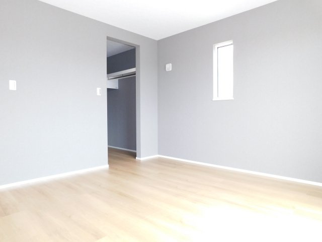 海部郡蟹江町宝３丁目の新築一戸建の洋室|◇２階洋室◇　　南面で明るい洋室８．０帖　ウォークインクローゼット完備！　バルコニー利用可♪