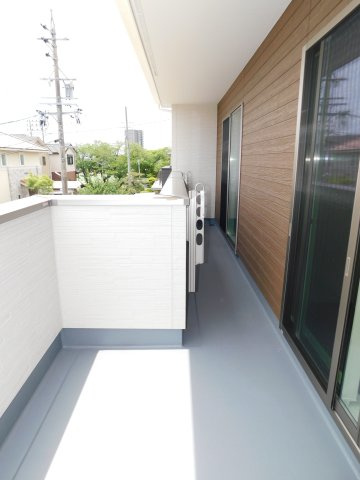 海部郡蟹江町宝３丁目の新築一戸建のバルコニー|◇バルコニー◇　　２部屋から出入り可能なワイドバルコニー！　南面で陽当り良好♪