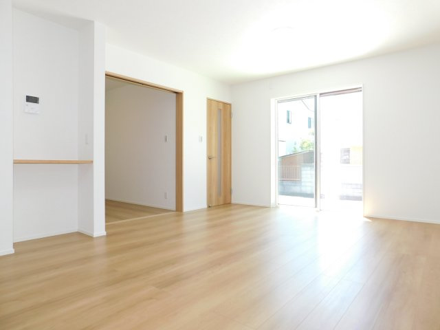 海部郡蟹江町宝３丁目の新築一戸建の居間・リビング|◇リビング◇　　南面で明るいリビング１８．１帖　洋室と続き間で２３．３帖の広々空間になります♪