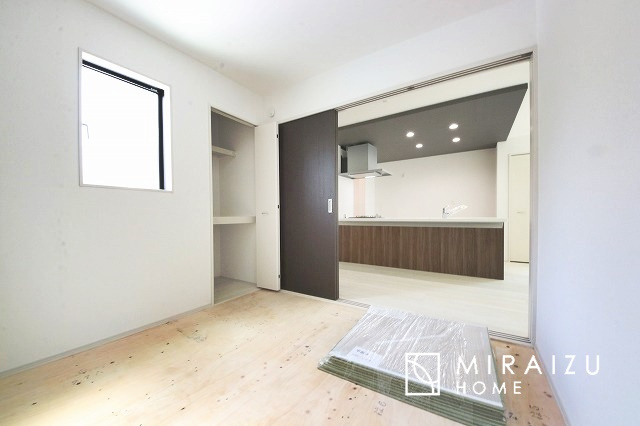 【和室】 | 居心地の良さそうなリラックスできる空間。独立性のある建物ですので、ご自分の時間を大切にしたご家族様にぴったりです！