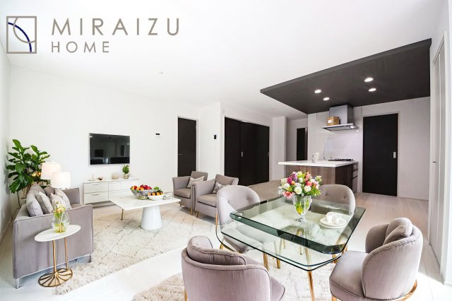 【居間・リビング】 | ※家具はイメージです陽当たりが心地の良いリビング空間です。日中はカーテンを開けて自然な光を取り込みリラックスして過ごしたいですね、照明器具もセンスの良いものを使いたいですね。
