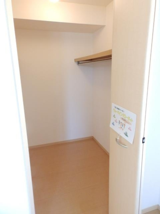 グランフェリオ B棟の収納|ウォークインクローゼット