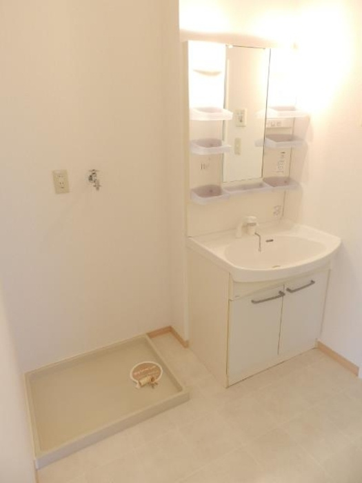 グランフェリオ B棟の独立洗面台|洗面室