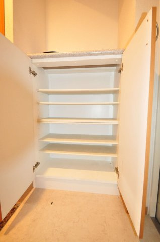 大阪市城東区中央２丁目の賃貸マンションの玄関