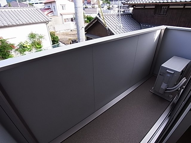 神戸市北区山田町下谷上字中段のアパートのバルコニー