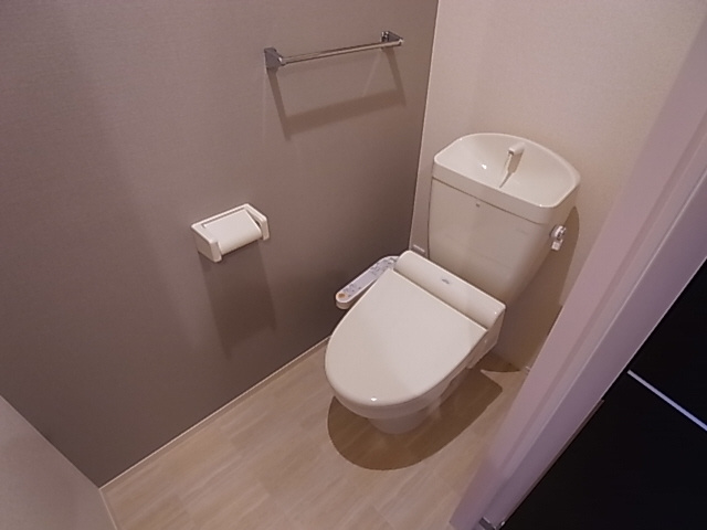 神戸市北区山田町下谷上字中段のアパートのトイレ|ウォッシュレット付トイレ