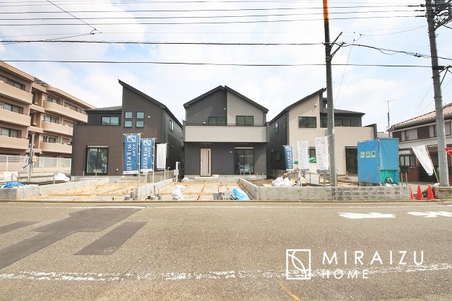 【前面道路含む現地写真】 | 前面道路☆運転が不安な方も安心な前面道路、きちんと幅員のある道路は女性にも安心です。整備されている道路は気持ちも良いですね♪