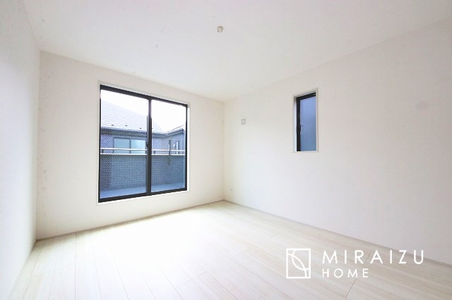 【寝室】 | 建物完成につき、実際のお部屋をごゆっくりご見学いただけます。お休みの日にご家族で見学はいかがでしょう。
