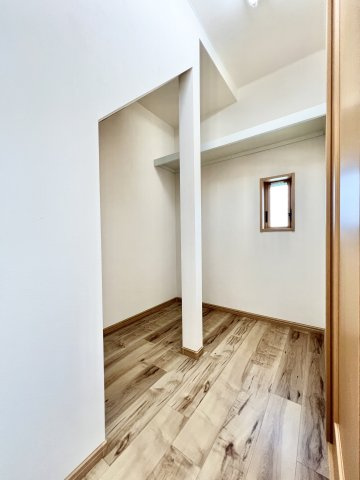 浜名区西美薗　のその他|階段下には、広々収納スペースがあります。