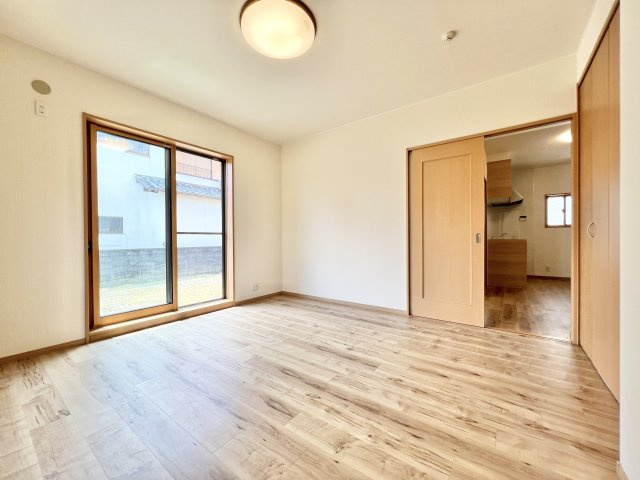 浜名区西美薗　の洋室|温かみのあるフローリングがホッとさせてくれますね。　