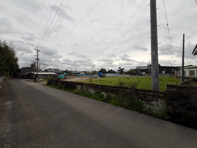 都城市今町の売地の前面道路含む現地写真