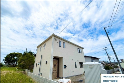 【外観】 | 【新築戸建】貝塚市澤第４　１０号棟 | 白基調の清潔感ある外観です。