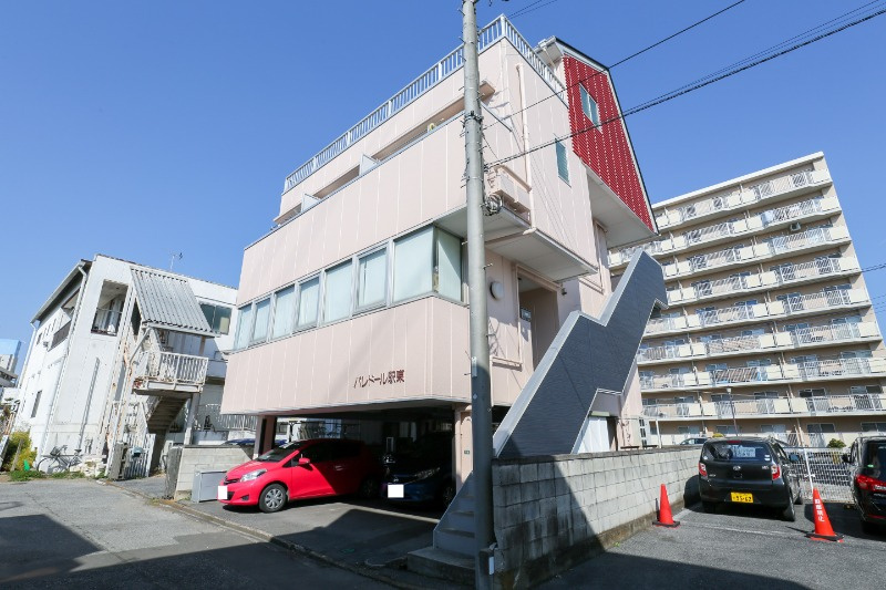 パレドール駅東の外観