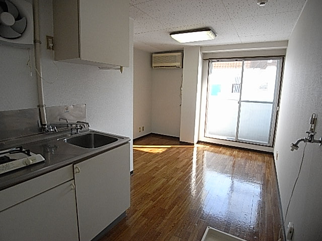 パレドール駅東の洋室