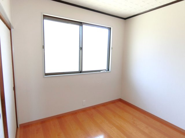 勢田貸家の洋室