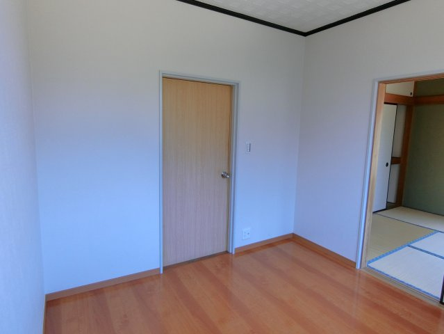 勢田貸家の洋室