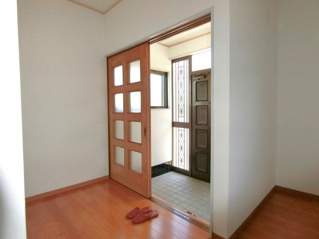 勢田貸家の玄関