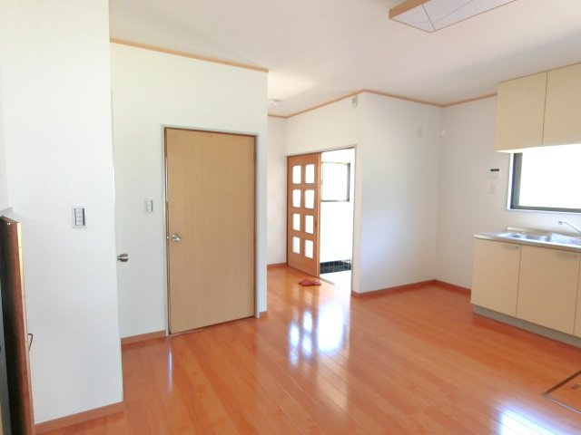 勢田貸家の居間・リビング