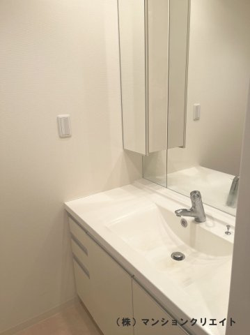 サーパス西別院の独立洗面台|システム洗面化粧台