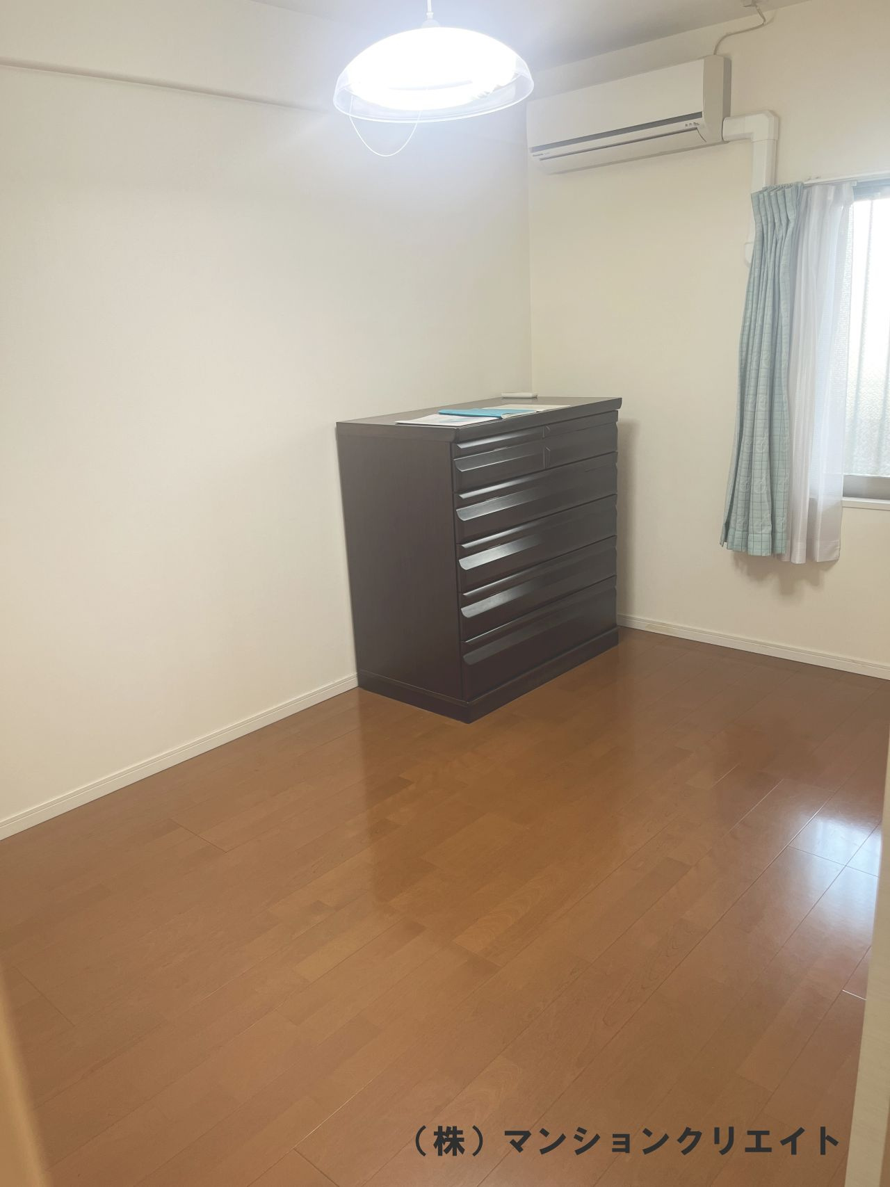 サーパス西別院の洋室|玄関横の洋室6.0帖