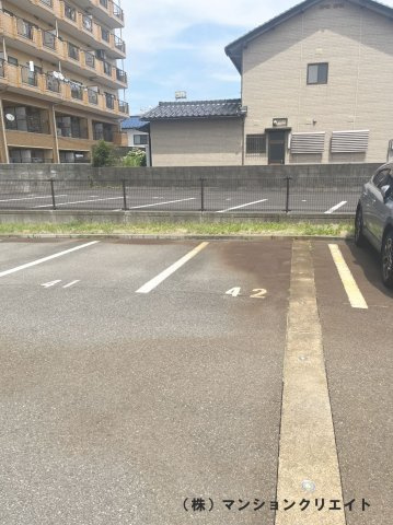 サーパス西別院の駐車場