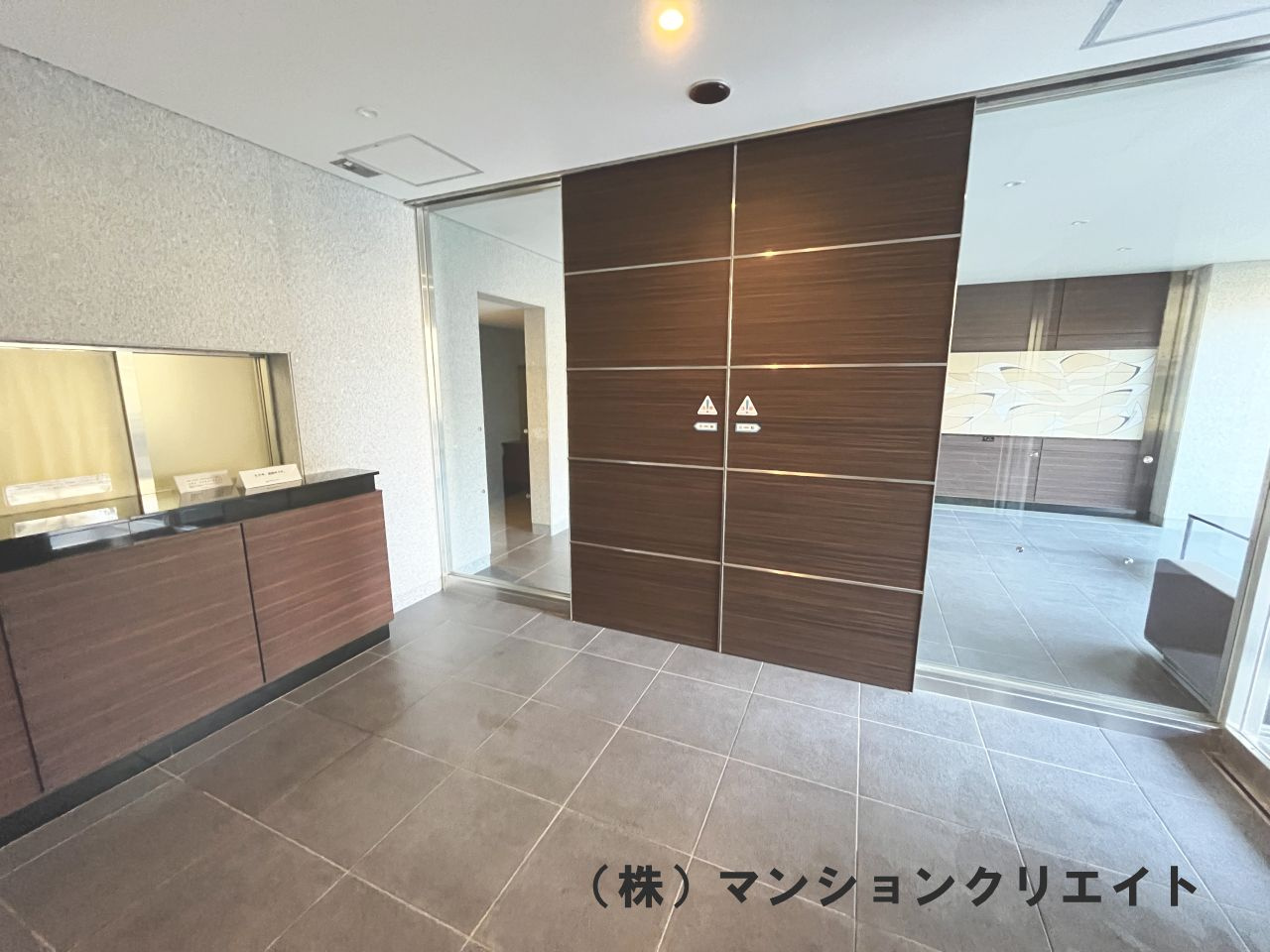 サーパス西別院のエントランス