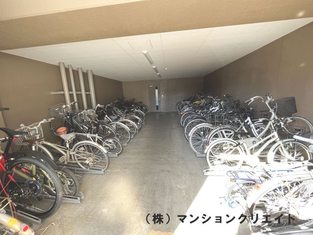 サーパス西別院の駐輪場