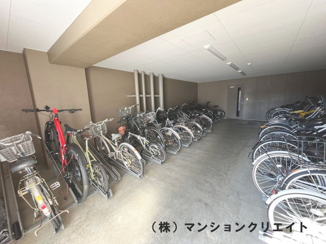 サーパス西別院の駐輪場