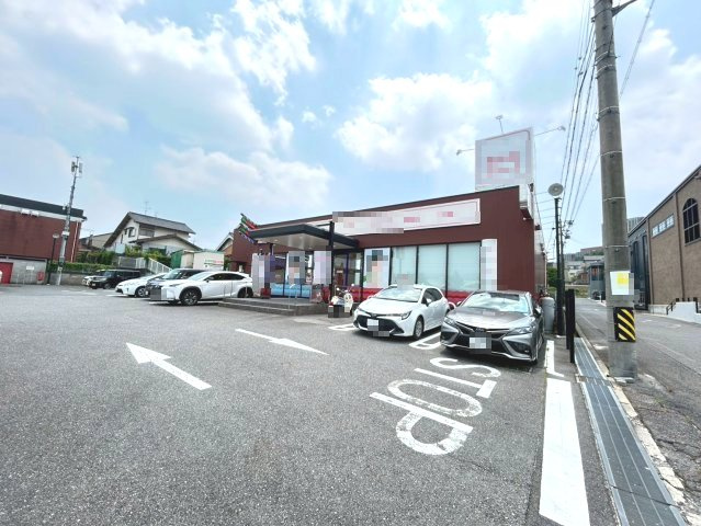 理美容プラーナ岡崎店　隣の外観