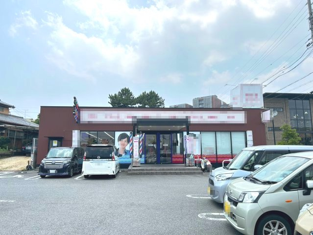 理美容プラーナ岡崎店　隣の外観