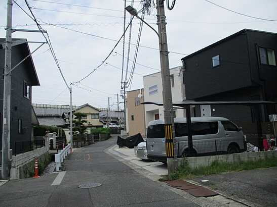 【前面道路含む現地写真】