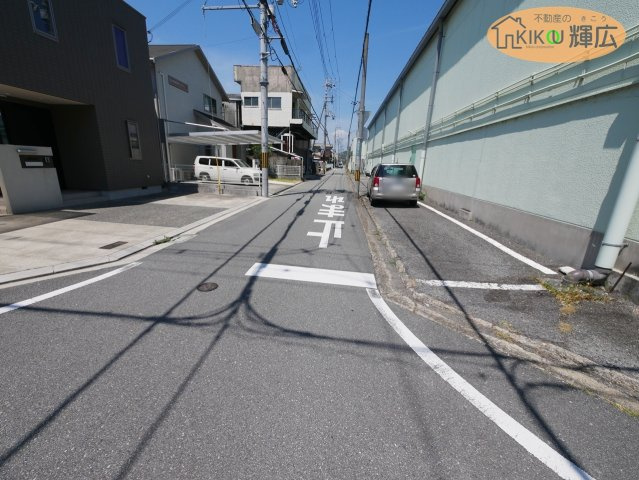 姫路市楠町　中古戸建の前面道路含む現地写真