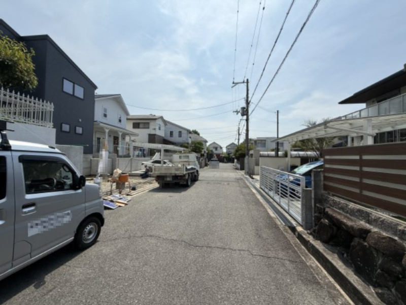 槇塚台5期全1棟の前面道路含む現地写真