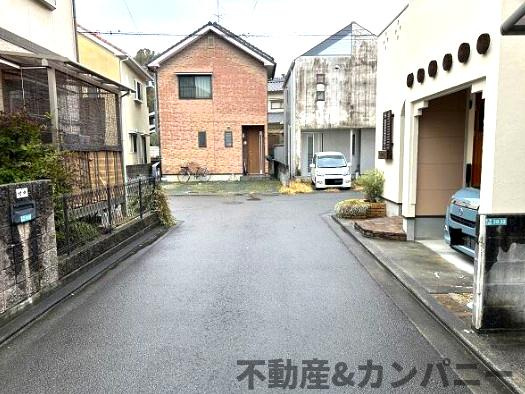 星岡三丁目中古戸建の前面道路含む現地写真|前面道路含む現地写真です