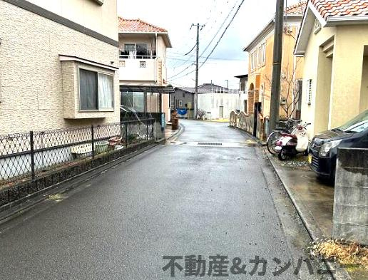 星岡三丁目中古戸建の前面道路含む現地写真|前面道路含む現地写真です