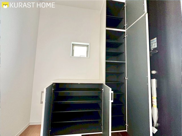 京都市南区久世上久世町　新築戸建の玄関